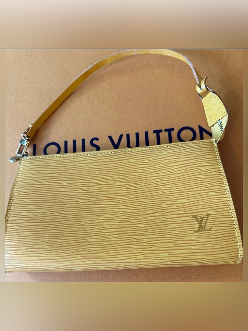 🎉Louis Vuitton Yellow Epi Handbag🎉 - Picture 10 of 10